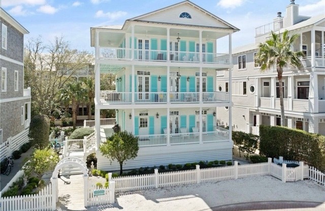 Savannah Cottage SSI- Family-Run- Steps to Beach with Heated Pool & Golf Cart
