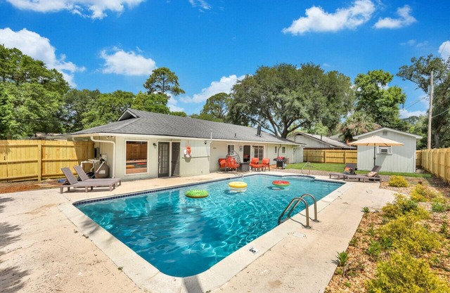 Savannah Home Hot Tub|Pool|Game Rm|Sleeps 8|Pets+