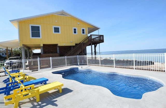 Save 15% on Fall Bookings! Water front and side! Pool, Hot Tub, Dock, Game room