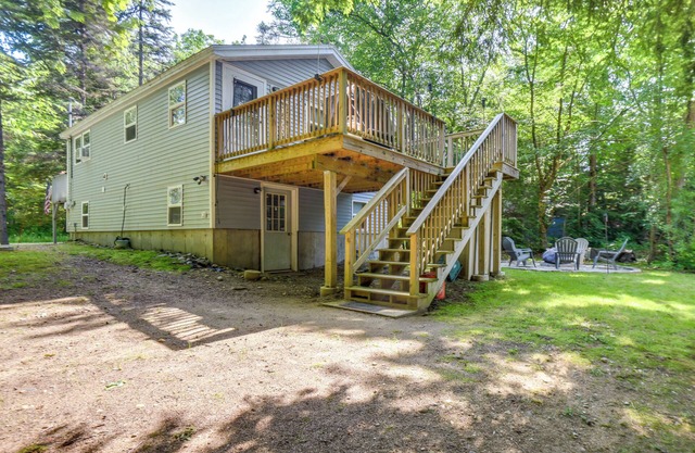 Sawyer Lake Retreat w/Decks: Walk to Beach!