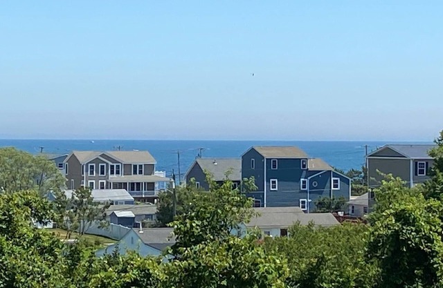 Scarborough Beach, Ocean View, Sleeps 10, A/C, Cable, Internet, Linens