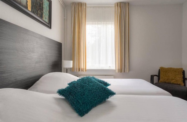 Scenic Canal Stay Close to Giethoorn & De Wieden Nature Reserve | Pets Friendly