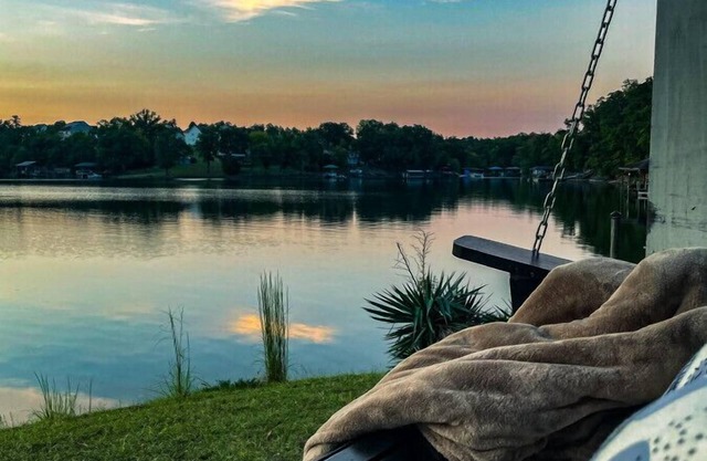 Scenic Charlotte Lakehouse|4BR w/Patio-Hot Tub-BBQ