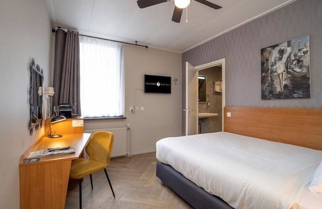 Scenic Cycling & Outdoors Near Amazing Family Room in Made | Onsite Dining