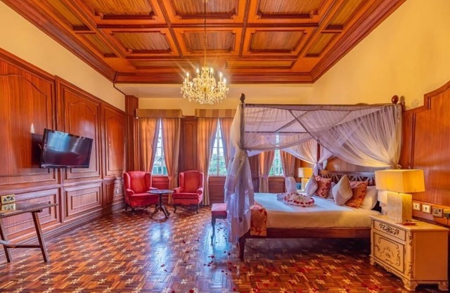 Scenic Escape: Elegant Room Overlooking Lush Grounds