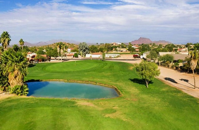 Scenic Golf Course Home Minutes from Wild Horses and Mountain Trails