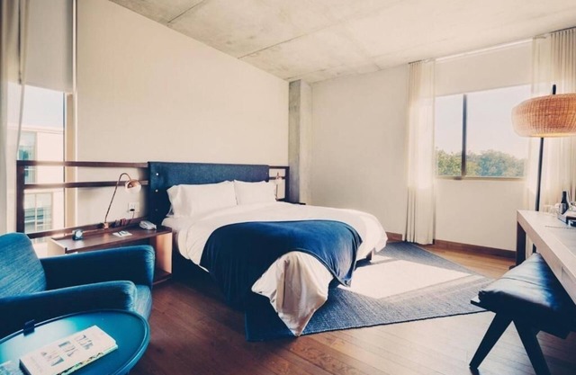 Scenic Hotel Room in Austin’s Iconic Travis Heights