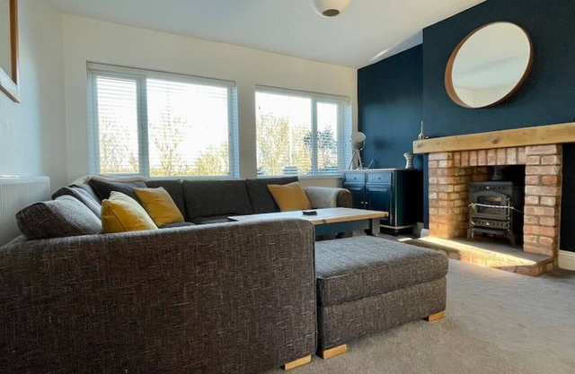 Scholes Park Drive, by the Seaside