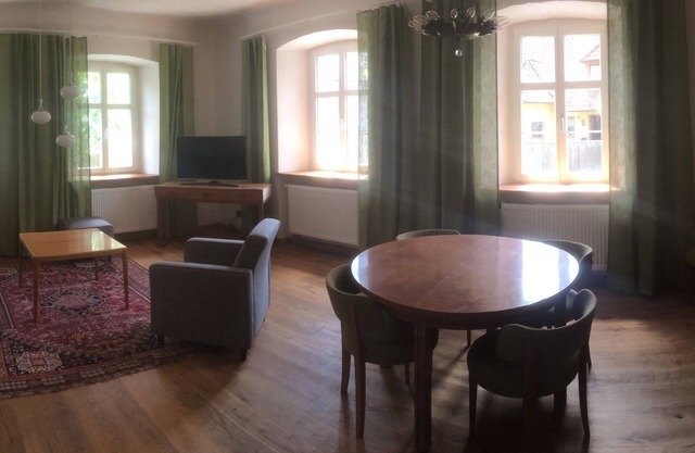 Schulwohnung im ehemaligen Schul- und Rathaus