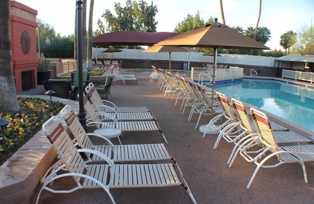 Scottsdale Camelback Resort Classic 3BR Condo with Mini Golf