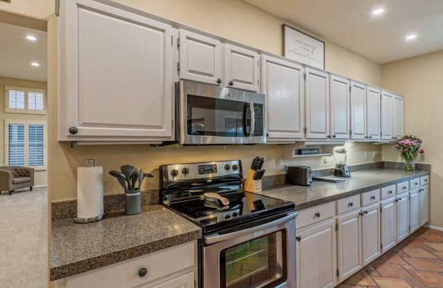 Scottsdale Luxury Home Heated Pool, BBQ, Game