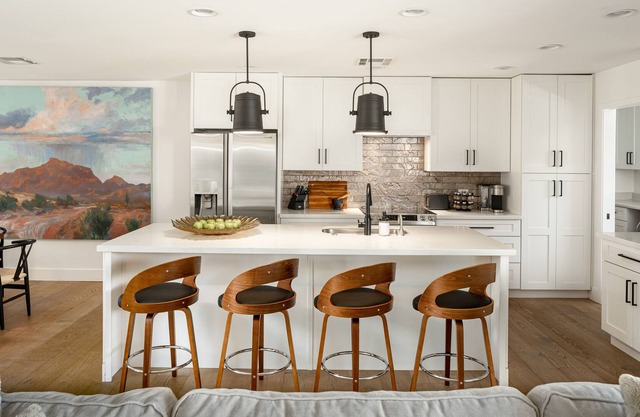 Scottsdale Sunny Lux With Pool & Central Location! Vibrantly Designed Rooms!