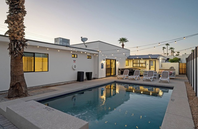 Scottsdale Sunstone Villa, Modern 6BR w/Private Pool & Spa, Walk to Old Town