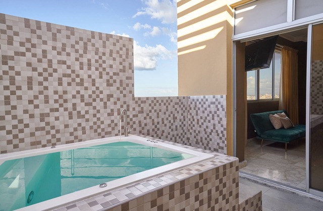 SD 4BR Penthouse Style Paradise 2 + Free Bonus