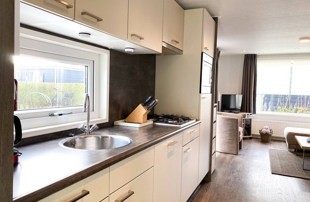 SE04 holiday chalet with dog