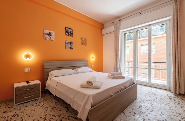 Sea Breeze - Two Bedroom Apartment, Sleeps 4