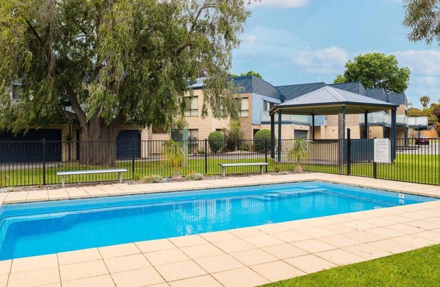 Sea Breeze - with solar heated pool