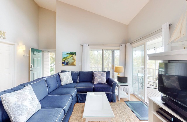 Sea Colony Tennis condo with sauna, hot tub & pools - short drive to the beach