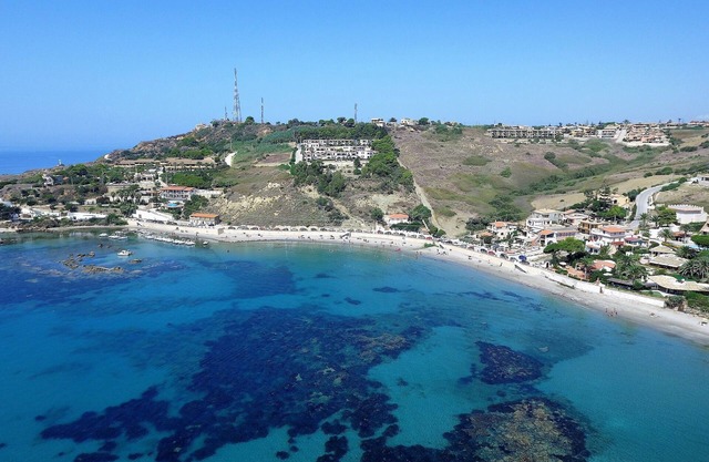 Sea Front Apartment 4 beds with balcony 250 meters from the beach