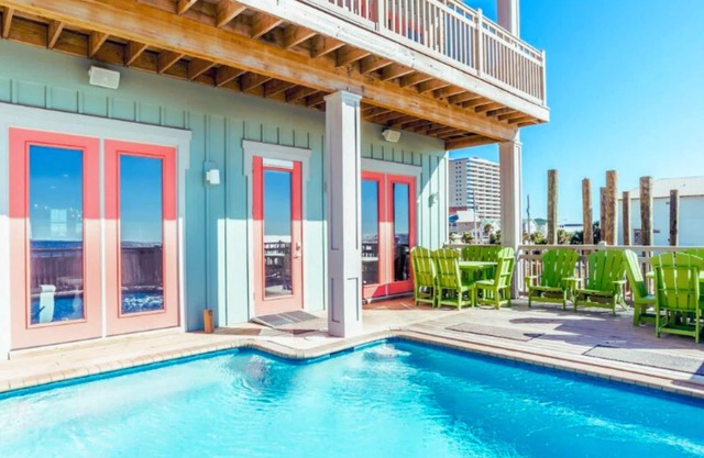 SEA GLASS Luxury Beachfront Home, Private Heated Pool, Million Dollar Gulf Views