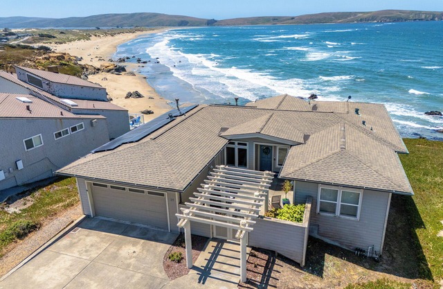 Sea Glass~PERFECT Bluff Home!The Sunsets Come to You! Rave Reviews!Solar/HtTb