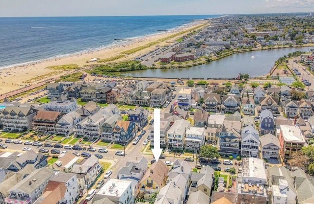 SEA HEAR NOW weekend in Ocean Grove. Walk to the Festival.