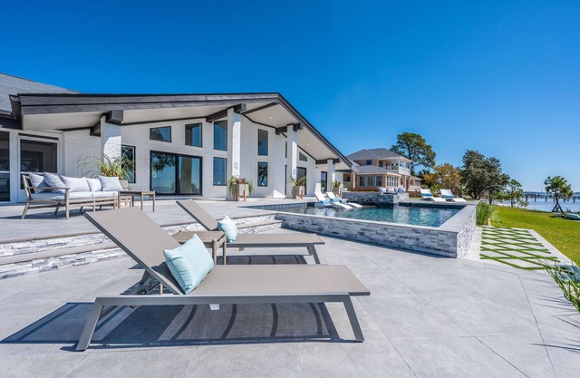 Sea La Vi | Waterfront | by Salt Water Vacations