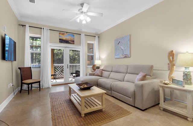 Sea La Vie | Stylish 3BR Condo in Seagrove | Walk to Beach | Sleeps 7