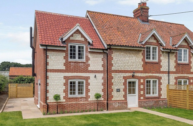 Sea Lavender Cottage-UK11930