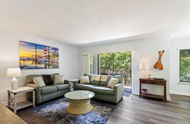 Sea Pines -Spacious & Renovated, Heart of Harbour Town, Pet Friendly