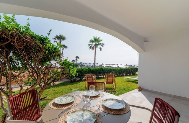 Sea view apartment in a 4-star complex with 3 swimming pools, entertainment and games