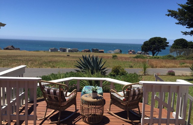 Sea View at Shelter Cove! Ocean View! Game Room! Fireplace! Walk everywhere!