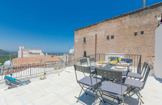 Sea view terrace - outdoor kitchen - outdoor shower - close to parking lot