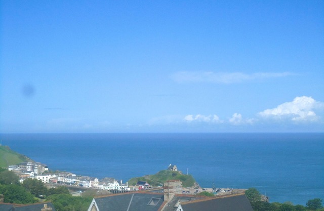 Sea views, sleeps 8, 4 bedrooms, nr Woolacombe, parking