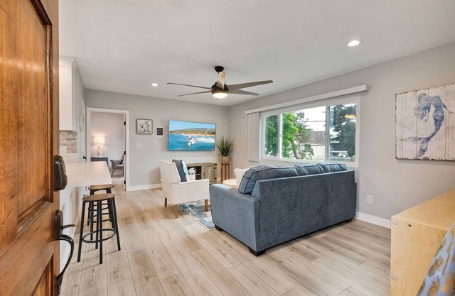 Seabreeze 1BR | Walk to Sand, Pet Friendly, Parking + Fire Pit Access
