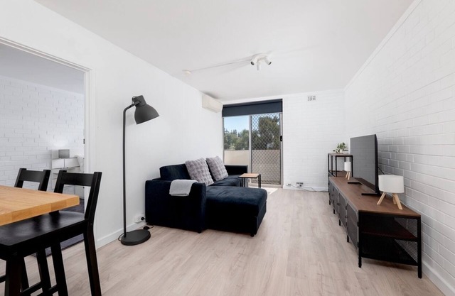 Seabreeze Escape – Stylish 1BR Apartment Close to Beach & River