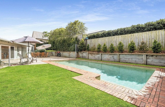 Seabreeze Portsea : 4 BR, 2 BA House in Portsea, Sleeps 9
