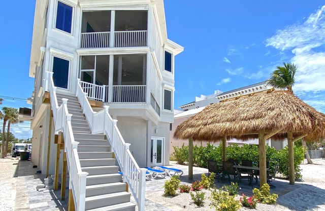 Seabreeze | The perfect tropical family vacation home getaway!