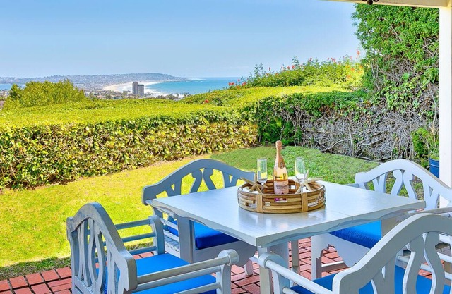 Seaclusion: 3BB-2BA ocean view monthly rental perched high above the Pacific on a quiet cul de sac