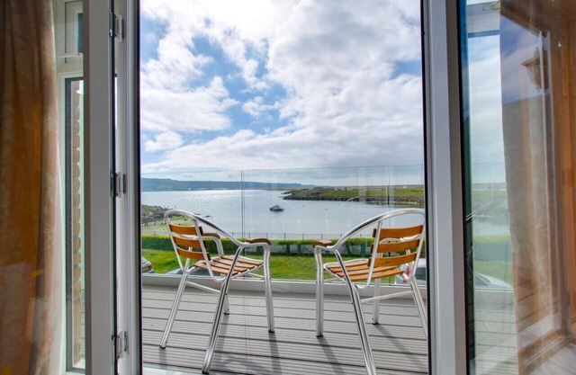 Seafarer - Three Bedroom House, Sleeps 6