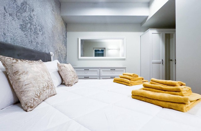 Seafront Modern Venice Suite by Ca-sa Check