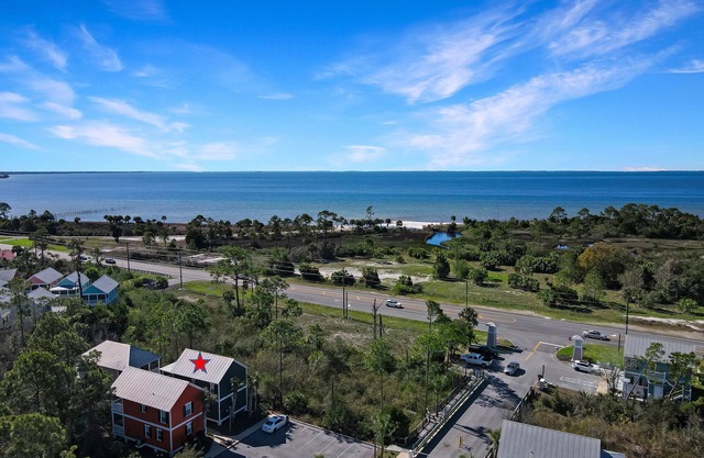 SEAS THE DAY IS A PRIVATE 2BD COTTAGE WITH 3 COMMUNITY POOLS, PET FRIENDLY!