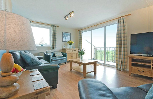 Seascape Cottage is a modern seaside cottage sleeping up to 8 persons.
