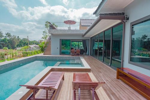 Seashine Private Pool Villa at Klong Muang