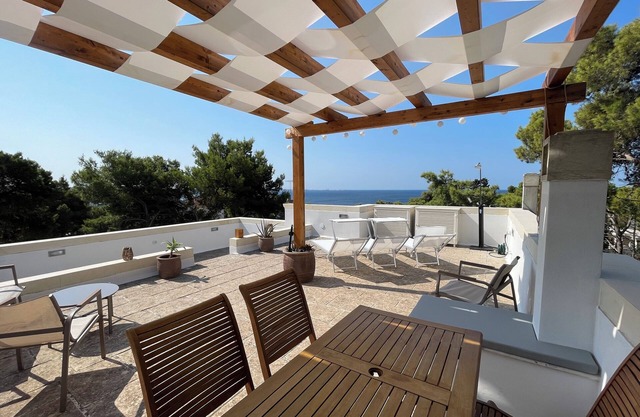 Seaside 2 bedrooms condo villa with seaview rooftop & balcony - family relax