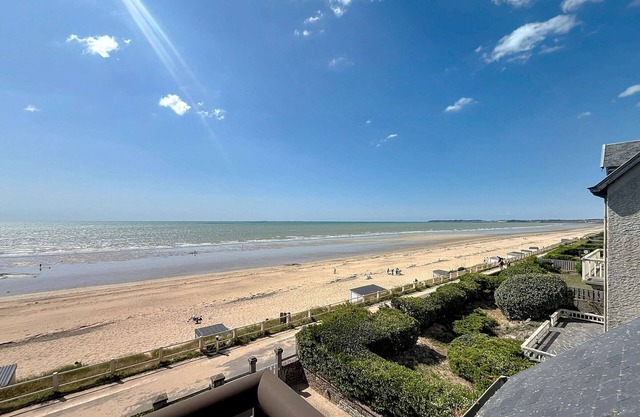 Seaside apartment, 1 bedroom, sleeps 4, private parking