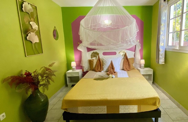 SEASIDE COTTAGE-LOC. VEHICLE-SPA-PISCINE-beach equipment rental.