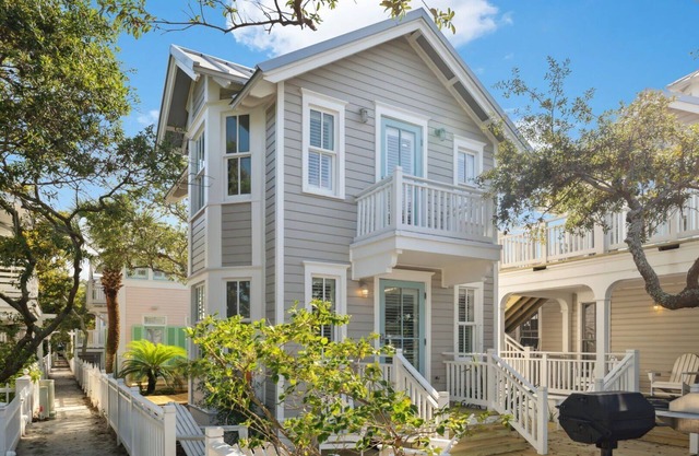 SEASIDE - Fall Available! 1 BR Cottage 75 feet from beach access