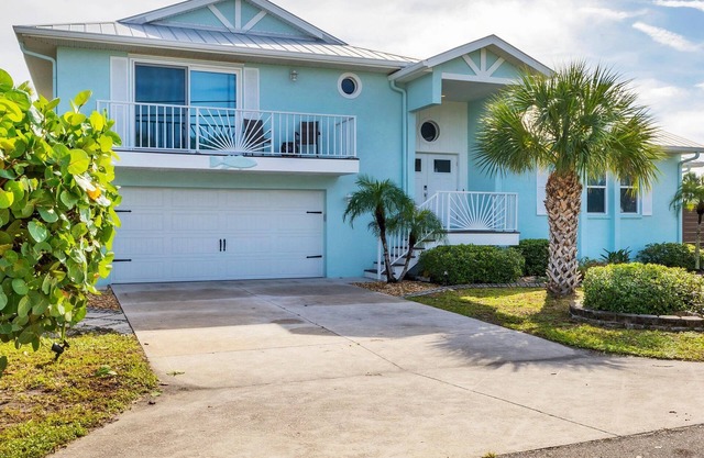 Seaside Sanctuary, coastal home, private beach access and golf cart pick up to restaurants