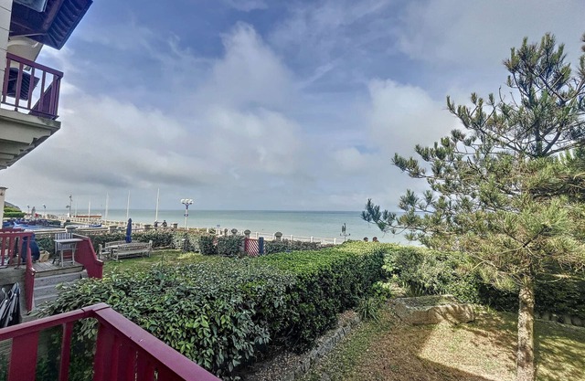 Seaside Townhouse in Jullouville with Direct Beach Access